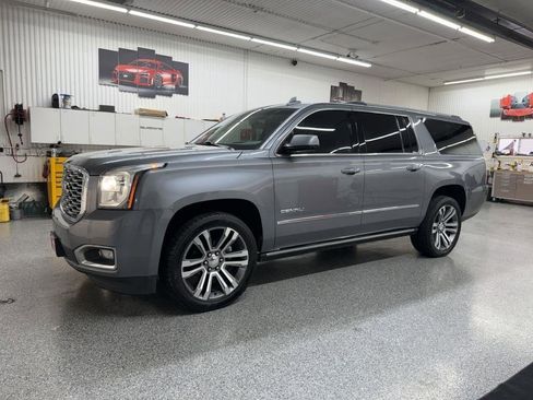 Used 2018 GMC Yukon XL Denali w/ Denali Ultimate Package image 3