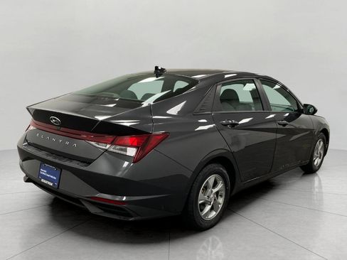 Certified 2023 Hyundai Elantra SE image 3