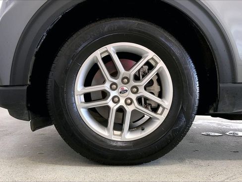 Used 2025 Ford Explorer Active w/ Active Comfort Package RWD image 8