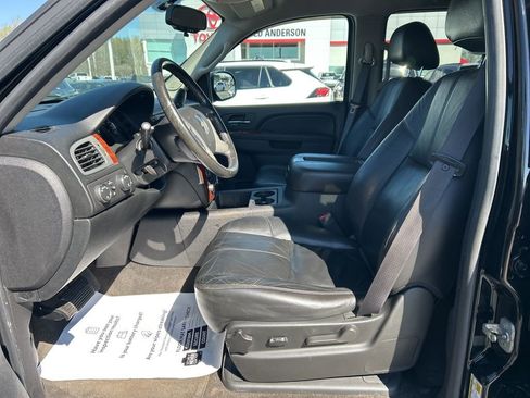 Used 2011 Chevrolet Tahoe LT image 2