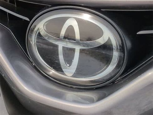 Used 2023 Toyota Camry SE image 12