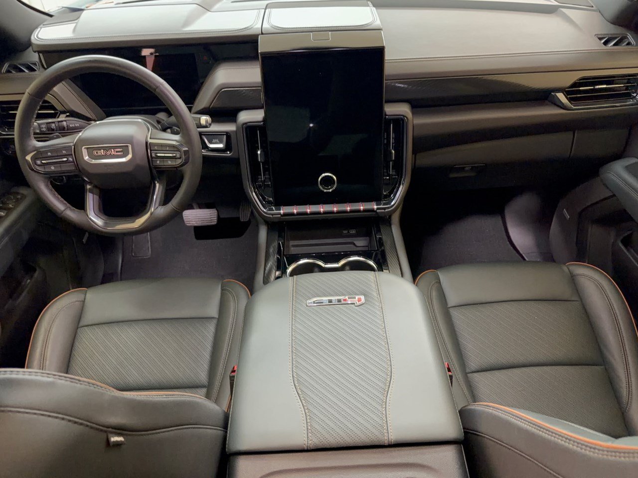 Used 2025 GMC Yukon AT4 w/ AT4 Premium Package AWD/4WD image 17