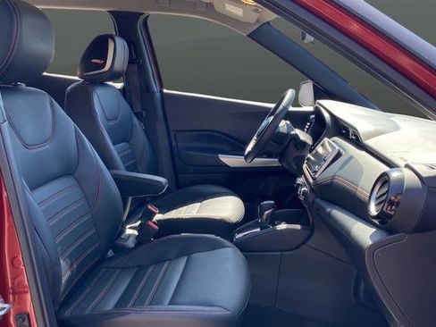 Used 2019 Nissan Kicks FWD image 22