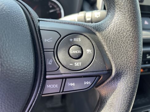 Used 2025 Toyota RAV4 XLE AWD/4WD image 21