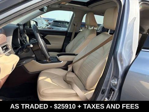 Used 2022 Toyota Highlander XLE FWD image 14