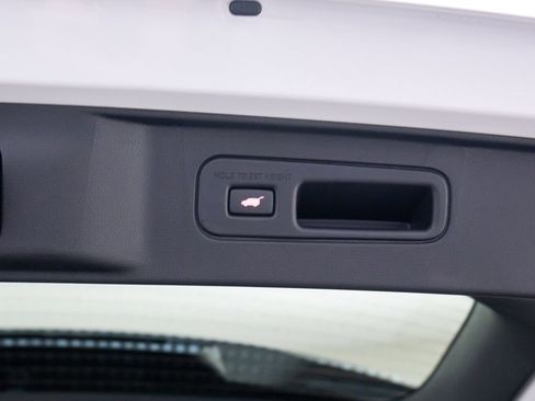 Certified 2025 Honda Pilot Touring image 36