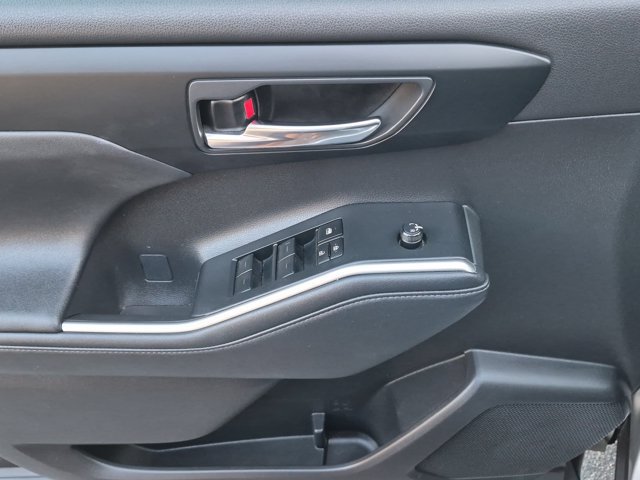 Used 2024 Toyota Highlander XSE FWD image 18