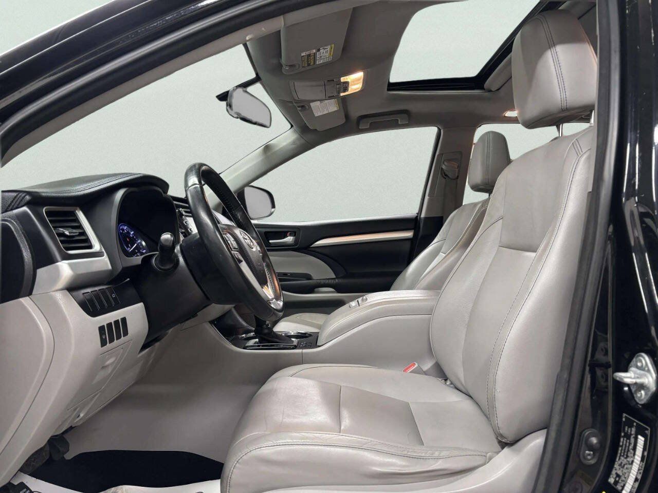 Used 2014 Toyota Highlander XLE AWD/4WD image 11