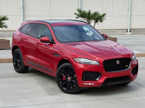 Used 2019 Jaguar F-PACE S image 3