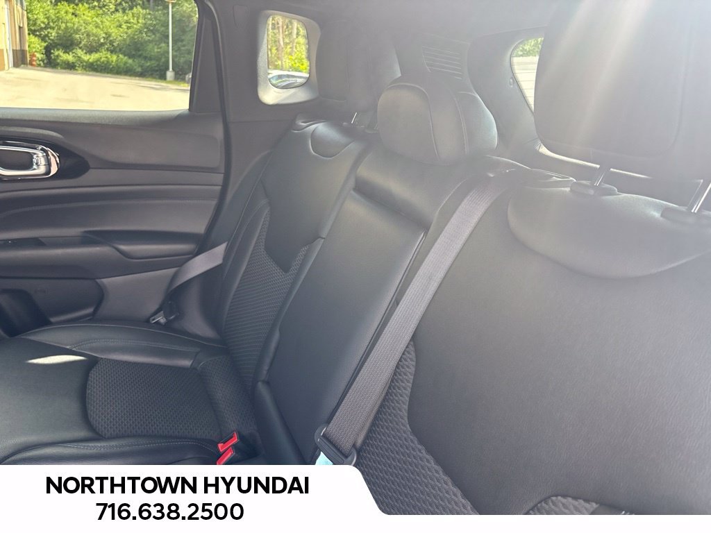 Used 2025 Jeep Compass Latitude w/ Convenience Group AWD/4WD image 16