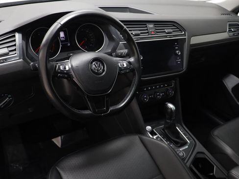Used 2018 Volkswagen Tiguan SE w/ Panoramic Sunroof Package image 6