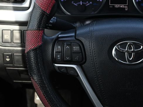 Used 2019 Toyota Highlander LE FWD image 8