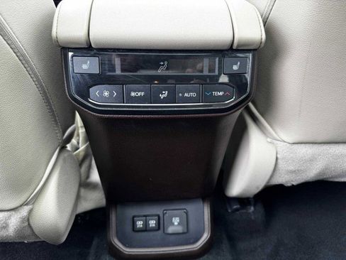 Used 2021 Toyota Highlander Platinum image 45