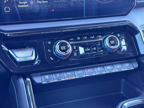 Used 2024 GMC Sierra 2500 AT4X w/ AT4X AEV Edition image 33