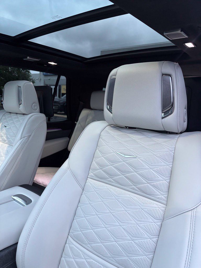Used 2025 Cadillac Escalade Sport Platinum AWD/4WD image 8