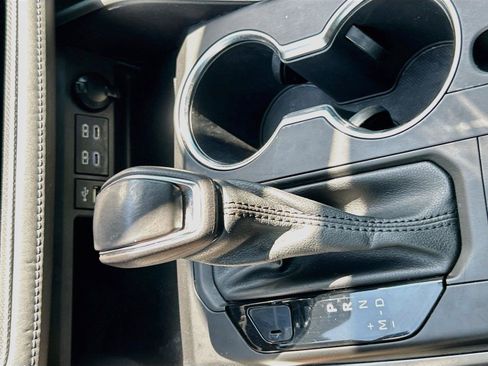 Used 2022 Toyota Highlander XLE FWD image 30