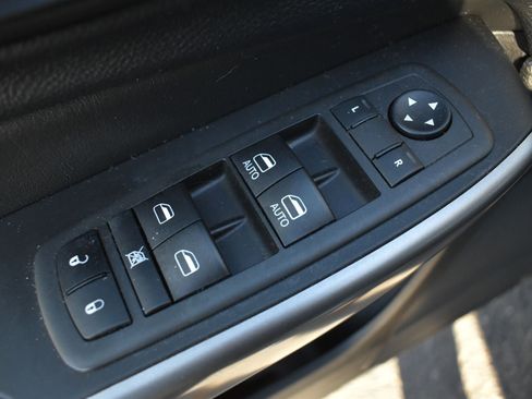 Used 2021 Jeep Cherokee Latitude Lux w/ Comfort/Convenience Group image 12