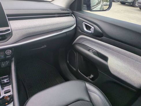 Used 2022 Jeep Compass Latitude w/ Convenience Group AWD/4WD image 19