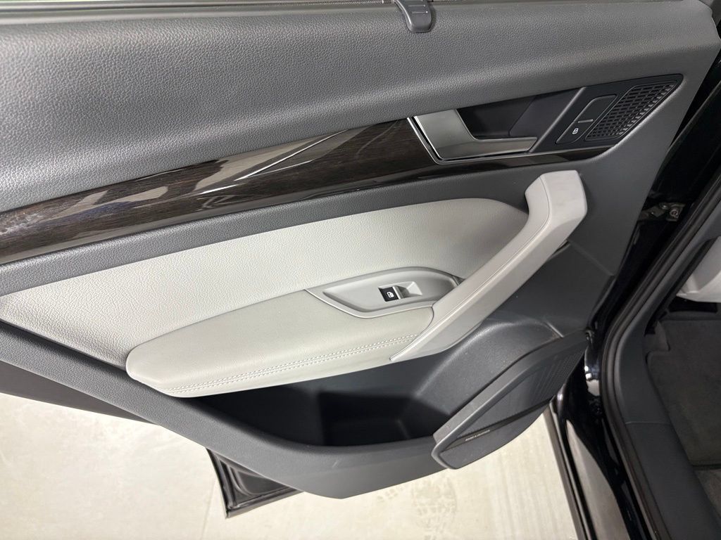Used 2020 Audi Q5 e Premium Plus w/ Premium Plus Package AWD/4WD image 35