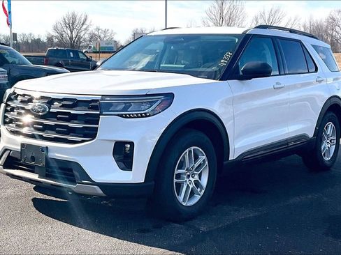 New 2026 Ford Explorer Active w/ Active Comfort Package image 2