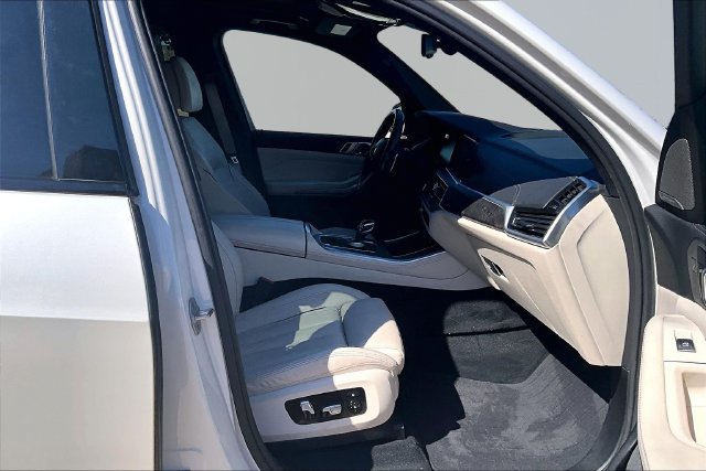 Used 2021 BMW X5 sDrive40i w/ M Sport Package RWD image 7