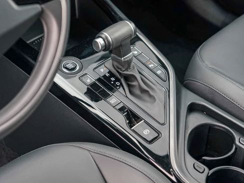 Certified 2025 Kia Niro EX FWD image 18
