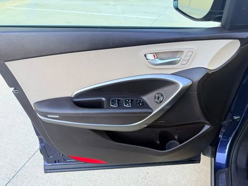 Used 2017 Hyundai Santa Fe Limited image 11