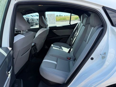 Used 2025 Toyota Camry SE AWD/4WD image 9