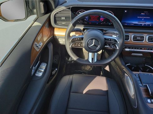 Certified 2025 Mercedes-Benz GLS 450 4MATIC image 11