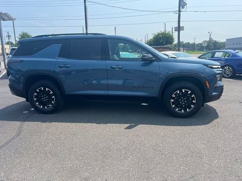 Used 2025 Chevrolet Traverse Z71 w/ Driver Confidence Package AWD/4WD image 4