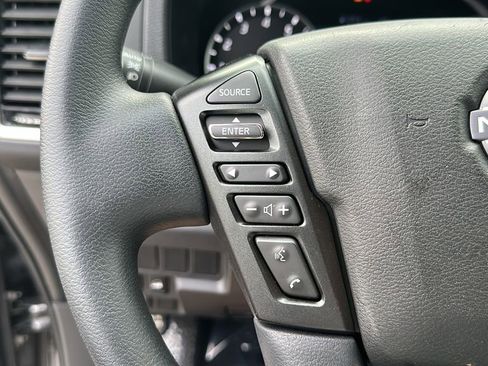 Used 2024 Nissan Frontier SV image 19