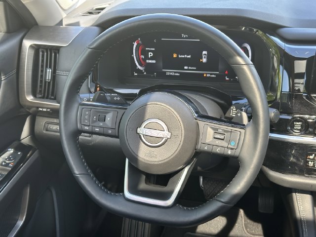 Certified 2025 Nissan Pathfinder Platinum FWD image 26