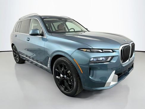Used 2026 BMW X7 xDrive40i w/ Premium Package AWD/4WD image 3