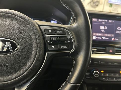 Used 2021 Kia Niro EX image 18