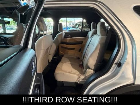 Used 2019 Ford Explorer XLT FWD image 17