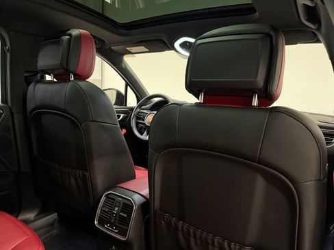 Certified 2026 Porsche Macan AWD/4WD image 28