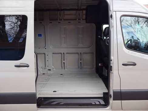 Used 2024 Mercedes-Benz Sprinter 2500 image 19