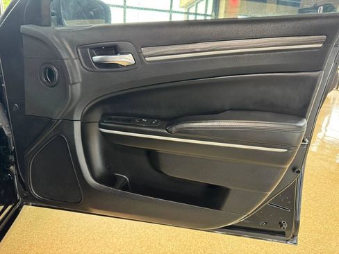 Used 2022 Chrysler 300 Touring RWD image 10