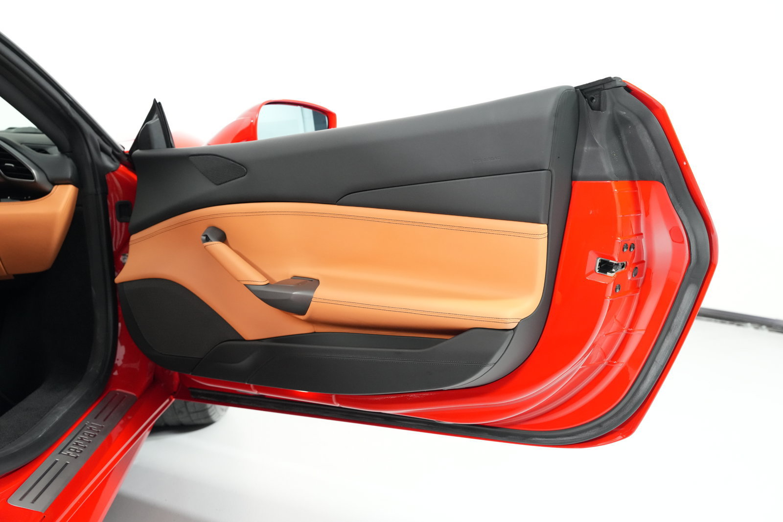 Used 2016 Ferrari 488 GTB RWD image 31