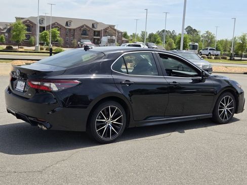 Used 2024 Toyota Camry SE image 5