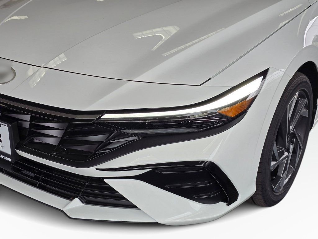 New 2026 Hyundai Elantra Limited FWD image 11