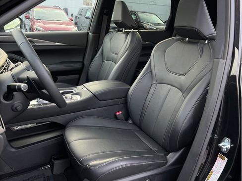 Used 2025 INFINITI QX60 Luxe w/ Black Edition image 8