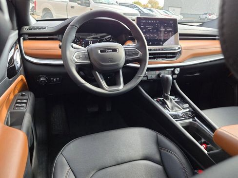 Used 2024 Jeep Compass Limited image 15