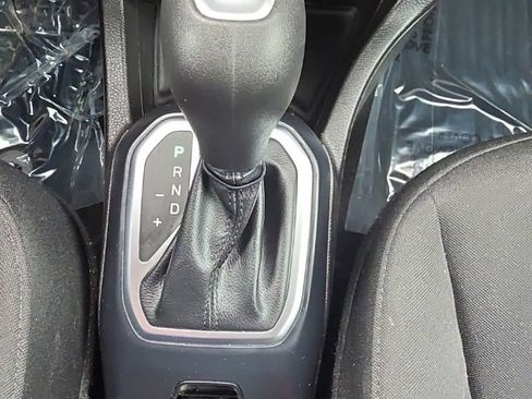 Used 2021 Jeep Renegade Latitude w/ Luxury Group I AWD/4WD image 21