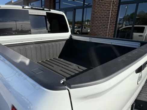 Used 2024 Nissan Titan SV w/ SV Convenience Package image 13