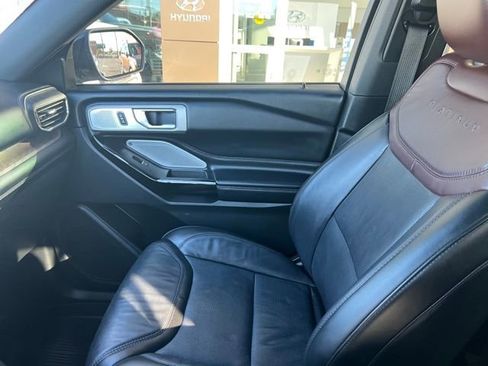 Used 2022 Ford Explorer Platinum w/ Equipment Group 601A image 7