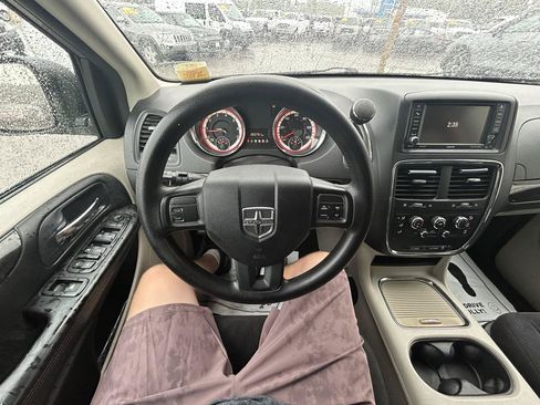 Used 2014 Dodge Grand Caravan SXT FWD image 26