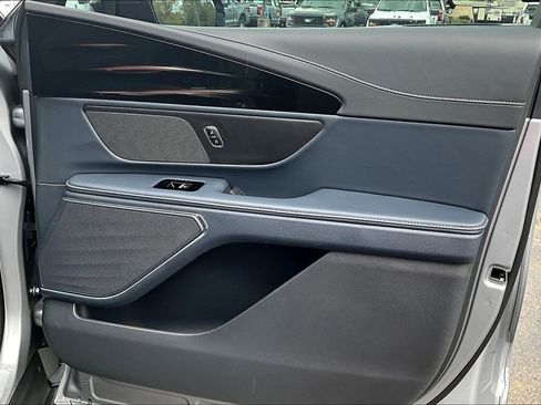 Used 2024 Lincoln Nautilus Reserve image 23