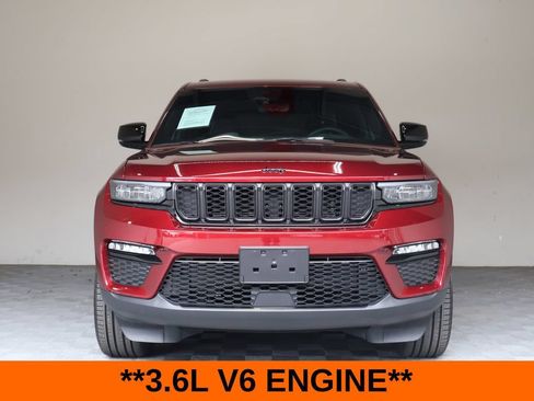 Used 2025 Jeep Grand Cherokee Limited w/ Black Appearance Package AWD/4WD image 4
