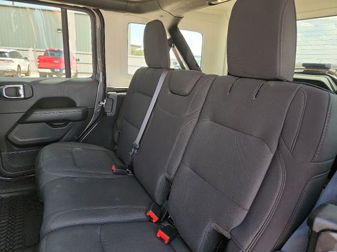 Used 2023 Jeep Wrangler Unlimited Sahara AWD/4WD image 9